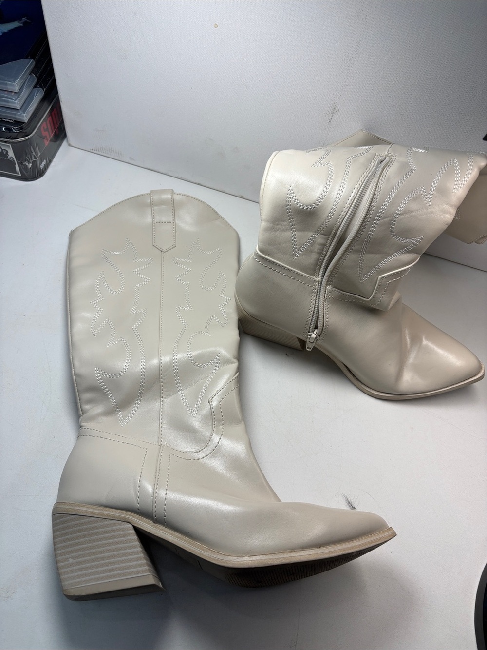 Women’s Cream Western Ankle Boots - Stylish Cowboy-Inspired Heel